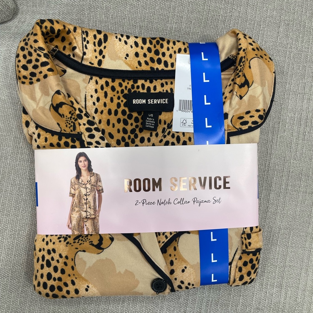 Brand New Womens Room Service Leopard Print Pajama Set Large